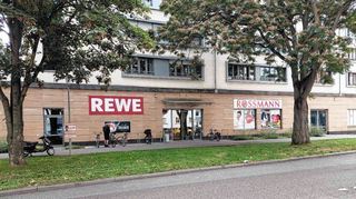 Das Einkaufszentrum in der Lindenhofstraße gehört zu den wichtigsten Nahversorgungsmöglichkeiten auf dem Lindenhof.