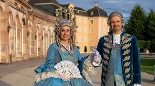 Kommen nach Mannheim: die Schwetzinger Darsteller von Kurfürst Carl Theodor (René Kolb) und seiner Frau Elisabeth Augusta (Franziska Schulz).