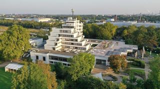 Das Heinrich-Pesch-Haus in Ludwigshafen bietet mit seinem Angebot vielfältige Begleitung in Lebensfragen.