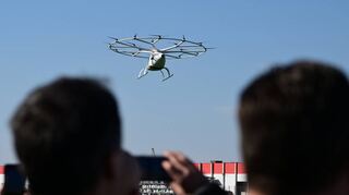 Ein Volocopter-Flugtaxi bei einem Demonstrationsflug.