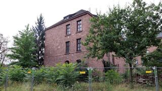 Um das einstige US-Offiziersgebäude am Turleyplatz 7 ranken sich neben Büschen auch juristische Auseinandersetzungen.