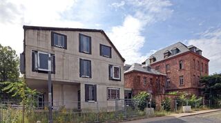 Hotel-Rohbau als hässlicher Blickfang: Allerdings sollen hier im Oktober Handwerker anrücken.