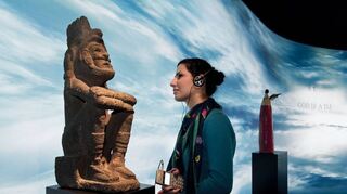 Musik hören und in außergewöhnlichen Inszenierungen erleben: die „MusikWelten“, hier die Statue des Xochipilli, des aztekischen Gottes der Musik.