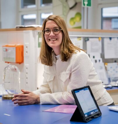 Anna Katharina Rapp in einem der BASF-Schülerlabore.