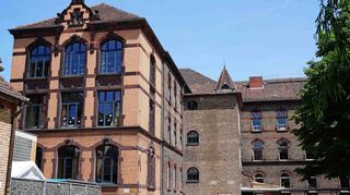 Die Grundschule Gräfenau in Ludwigshafen liegt in einem sozialen Brennpunkt und hat eine sehr hohe Wiederholerquote in der ersten Klasse.