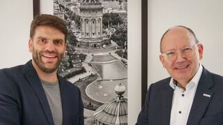 Der neue Vereinsbeauftragte Florian Riegler (l.) und Oberbürgermeister Christian Specht.