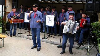 Die Rheinauer Seebären sorgten für gute Laune zur Mittagszeit.