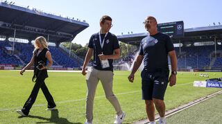 Bernhard Trares (r.)  ist zurück im Carl-Benz-Stadion.