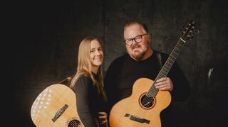 Hoch gelobt: Jule Malischke und der kanadische Star-Gitarrist Don Ross treten am zweiten Tag des Viernheimer Festivals im Treff im Bahnhof auf.