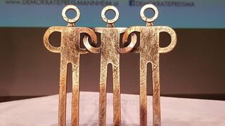 Um diese Trophäe geht es: Am Donnerstag wird der Mannheimer Demokratiepreis zum vierten Mal vergeben.
