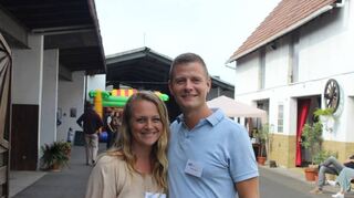 Haben große Pläne mit einem Pflegebauernhof in Hofheim: Denise und Daniel Kern wollen mit dem Projekt neue Wege gehen.