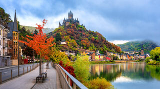 Die Mosel schlängelt sich durch viele Städte: Wie auch die Stadt Cochem.