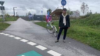 Gabriele Fröhlich auf Spinelli. Die zur Buga geschaffene „Radautobahn“, die durch die Feudenheimer Au hierhin führt, findet sie sehr gelungen.