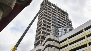 Die Arbeiten sind zwar im Zeitplan, ob der Abriss des Rathaus-Centers wie geplant bis Ende 2025 abgeschlossen sein wird, ist jedoch noch unklar.