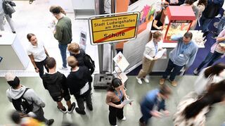 Zum 20. Mal findet die Ausbildungsmesse Sprungbrett in Ludwigshafen statt. Dort finden Schulabgänger Informationen und Anregungen.