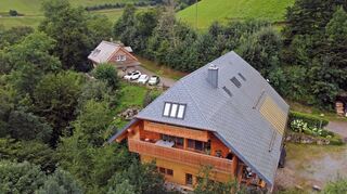 Gleich vor der Tür beginnen Wanderwege zu Wasserfällen und Bannwald: Der Schwarzwaldhof bietet jede Menge Raum für erholungsbedürftige Urlauber.