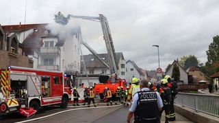 Feuerwehreinsatz in Wiesloch wegen eines Dachstuhlbrandes.