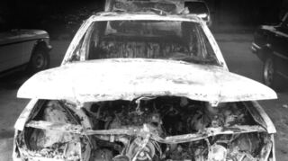 Das verbrannte Auto des Mafia-Opfers Giuseppe S. Das Bild der Fotografin Gudrun Keese war am 5. Februar 1993 im „Mannheimer Morgen“ zu sehen.