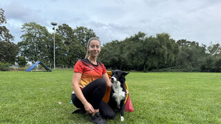 Die Mannheimerin Elena Essig vom VfH Ilvesheim startet am 2./3.10.2024 bei der Agility-WM in Belgien mit ihrer Hündin Sye.