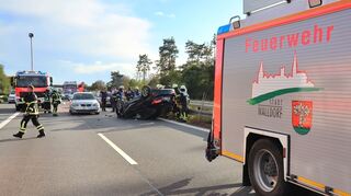 Ein Auto hat sich am Freitagnachmittag auf der A5 Richtung Heidelberg überschlagen.