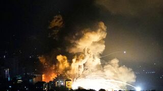 Israel setzt seine massiven Angriffe im Raum Beirut fort.