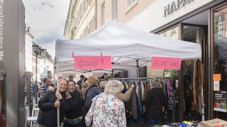 Bummeln und Stöbern in der Altstadt beim Heidelberger Herbst 2024.