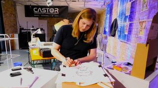 Im Zeitraumexit werden im Rahmen des „zwischenDrin“-Festivals auch Taschen mit Skizzen angefertigt.