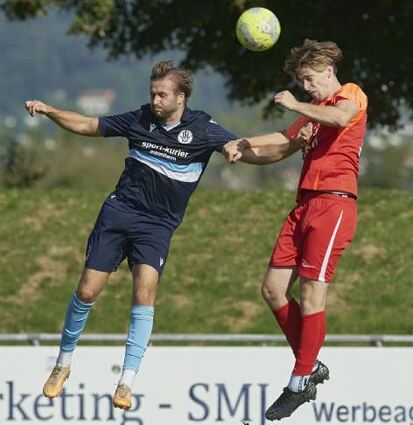 Heddesheims Enis Baltaci (li.) erzielte beide Tore in Walldorf.