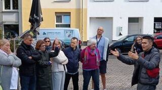 Stadtrat Karim Baghlani (r.) beim Bürgerdialog.