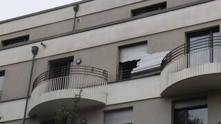 Zerstörter Rollladen an dem Altersheim in der Dürerstraße