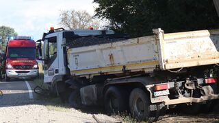 Der verunfallte LKW neben der L723
