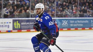 Adler-Verteidiger Lukas Kälble bestach bei seinem Debüt mit viel Übersicht sowie Sicherheit am Puck.