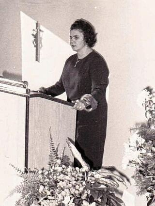 Erna Maria Geier bei ihrer Rede anlässlich der Einweihung.