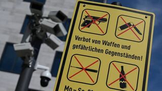 Auch in der hessischen Landeshauptstadt Wiesbaden gibt es eine Waffenverbotszone. In Rheinland-Pfalz sieht man derzeit noch keine Notwendigkeit.