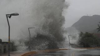 An der Küste von Kaohsiung im Süden Taiwans sorgte der Taifun „Krathon“ unter anderem für solche Bilder.