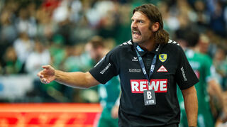 Sebastian Hinze, Trainer der Rhein-Neckar Löwen, gestikuliert.