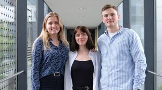 Wollen mit ihrer Mehrweglösung in den Lebensmittelhandel: Mette-Maria Meyer (l.), Tatiana Tsarkova und Jonathan Schröder.