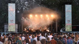 Im August 2021 war die Gruppe Provinz schon einmal auf der Festwiese in Ladenburg, am 30. August 2025 kehrt sie hierher zurück.
