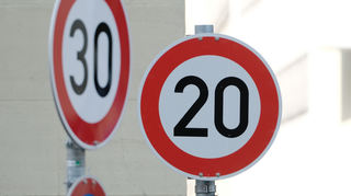 Die Lange Rötterstraße wird bald durch Tempo-20 zum verkehrsberuhigten Bereich.  (Symbolbild).