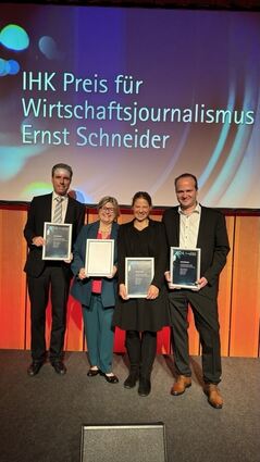 Die Preisträger des MM-Wirtschaftsteams (v.l): Christian Schall, Bettina Eschbacher, Tatjana Junker und Alexander Jungert in Berlin.