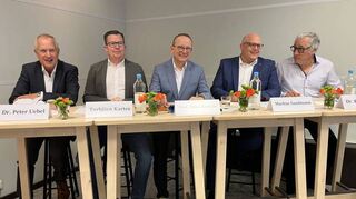 Bei der Vorstellung (v.l): Peter Uebel, Torbjörn Kartes (beide CDU), OB-Kandidat Klaus Blettner, Markus Sandmann und Rainer Metz (beide FWG).