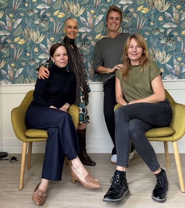 Vier von demnächst 16, die sich in der „Systemischen Werkstatt“ die Räume teilen (v.l.) : Kathrin Roch, Andrea Crone, Andrea Koch und Gründerin Julia Vettermann.