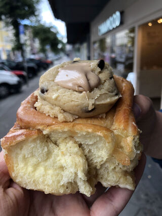 Zimtschnecke von Cinnamood, hier aka Teig mit Keksteig.