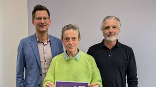 Freuen sich auf das Festival (v.l.): Der Ilvesheimer Bürgermeister Thorsten Walther, Organisatorin Dagmar Klopsch-Güntner, Künstler Wolfgang Potsch.