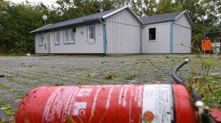 Nach der Zerstörung durch einen Brand im Mai 2023 sieht die Gaststätte äußerlich schon wieder gut aus. Im Frühjahr 2025 soll sie fertig sein.