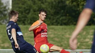 Mit einem Tor aus 60 Metern sorgte Thorben Stadler (l.) für den Höhepunkt beim lockeren Heddesheimer 4:0-Erfolg.