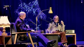 Peter Kemper spricht im ausverkaufen Karlstorbahnhof bei „Enjoy Jazz“ mit Helge Schneider über seinen Bezug zu Jazz.