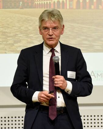 Steuerexperte Christoph Spengel stellt sich Fragen von Bürgern.