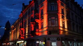 Beleuchtete Fassade: Lichtmeile in der Neckarstadt-West.