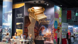 Im Verlauf der Buchmesse werden Zehntausend Besucherinnen und Besucher aus der ganzen Welt in Frankfurt erwartet.